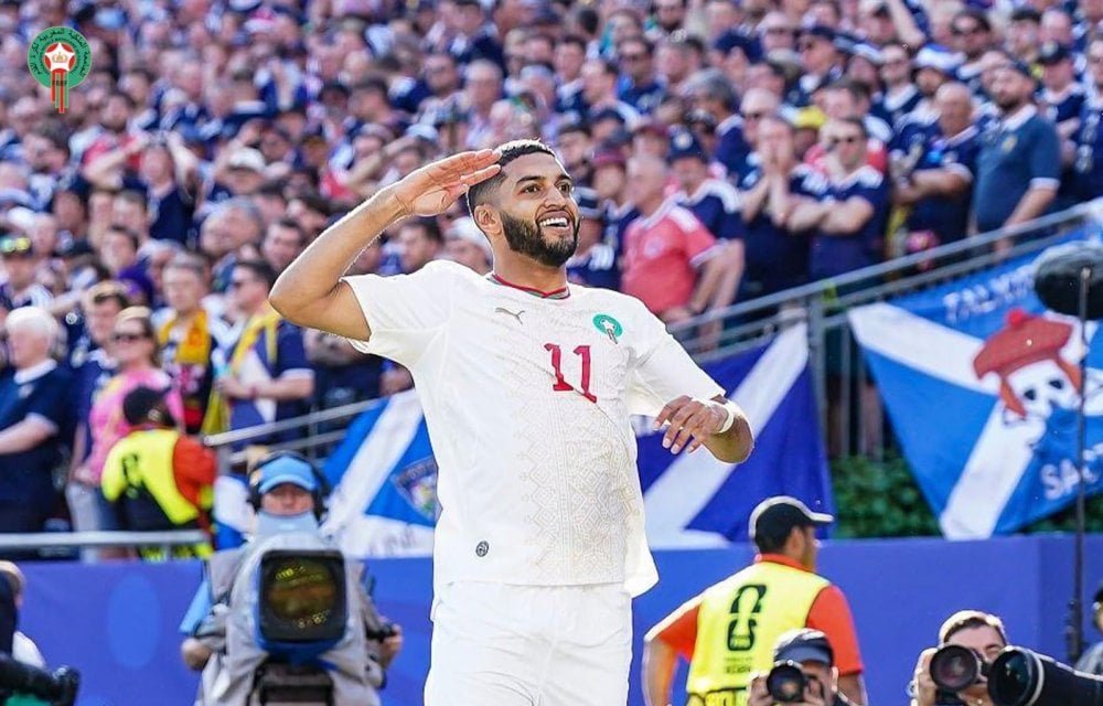Mondial 2026 : le Maroc bat l'Écosse et prend la tête du groupe C 3 Les Lions de l'Atlas célèbrent leur victoire contre l'Écosse lors du Mondial 2026, prenant la tête du groupe C.