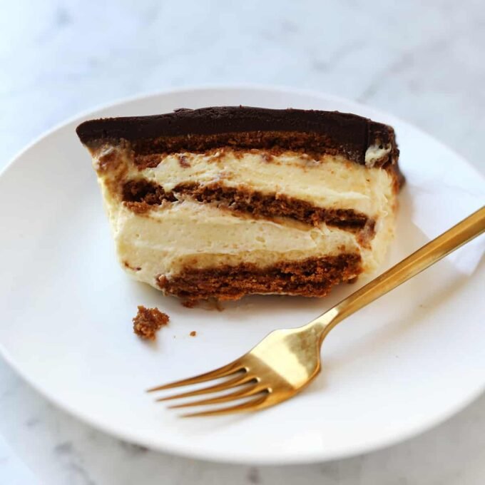 A delicious no-bake chocolate eclair cake with layers of graham crackers, creamy filling, and a rich chocolate ganache topping