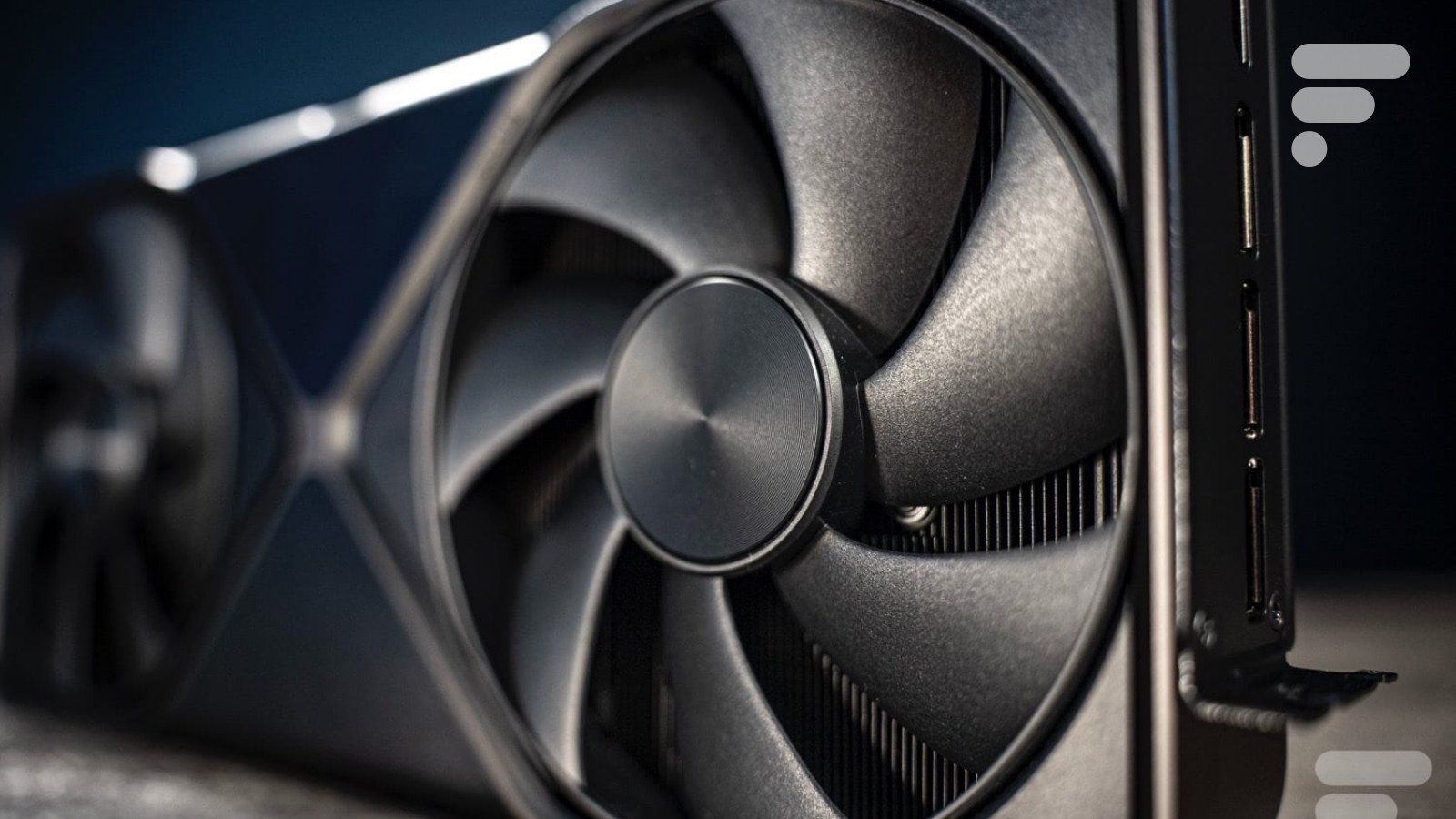 Un ventilateur de carte graphique Nvidia RTX 5090 Founders Edition, illustrant les futures cartes RTX Blackwell SUPER.