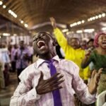 RDC : L'Ascension Fulgurante des Églises de Réveil, une Force Religieuse, Sociale et Politique Incontournable 6 Une Église de réveil à Kinshasa.