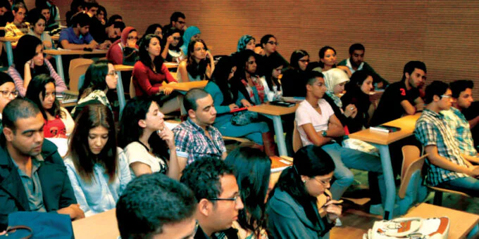 Vue aérienne d'un campus universitaire moderne au Maroc, symbolisant la réforme de l'enseignement supérieur.
