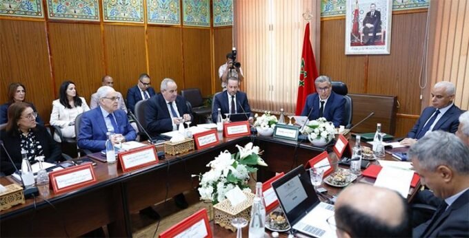 Santé au Maroc : Fès-Meknès inaugure une nouvelle ère de gouvernance régionale sous l'impulsion du Chef du gouvernement 7 Le Chef du gouvernement Aziz Akhannouch présidant le premier Conseil d'administration du Groupement Sanitaire Territorial de la Région Fès-Meknès.