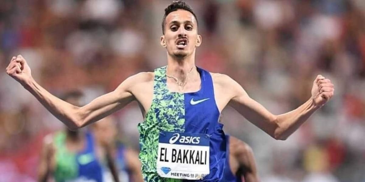 Soufiane El Bakkali célébrant sa victoire au Meeting international Mohammed VI d’athlétisme