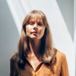 Statins and Menopause: Uncovering a Surprising Link to Worsened Symptoms 3 A woman experiencing menopause symptoms, possibly looking concerned, with statin pills in the foreground.