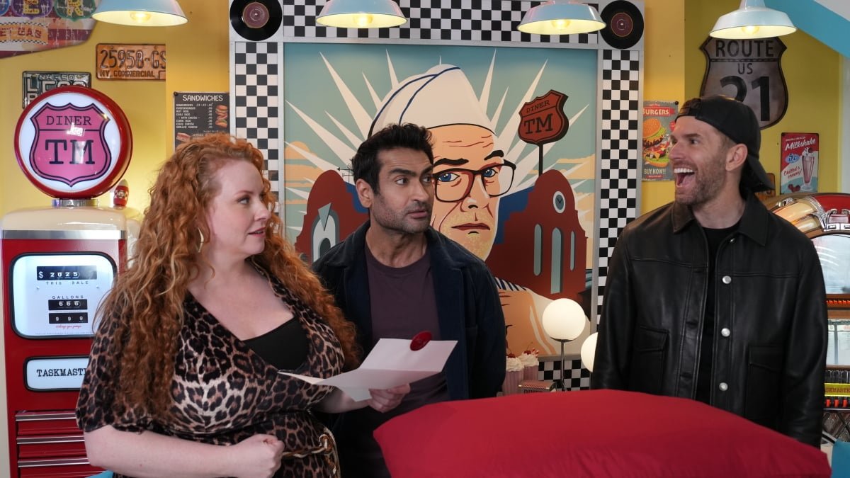 Taskmaster Finale: Prepare for the Ultimate Pillow Fight Showdown! 3 Taskmaster contestants Joel Dommett and Kumail Nanjiani in a cowboy costume, ready for a pillow fight.