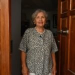 Sihem Bensedrine, figure de l'opposition tunisienne et ancienne présidente de l'IVD, photographiée à son domicile de Tunis.