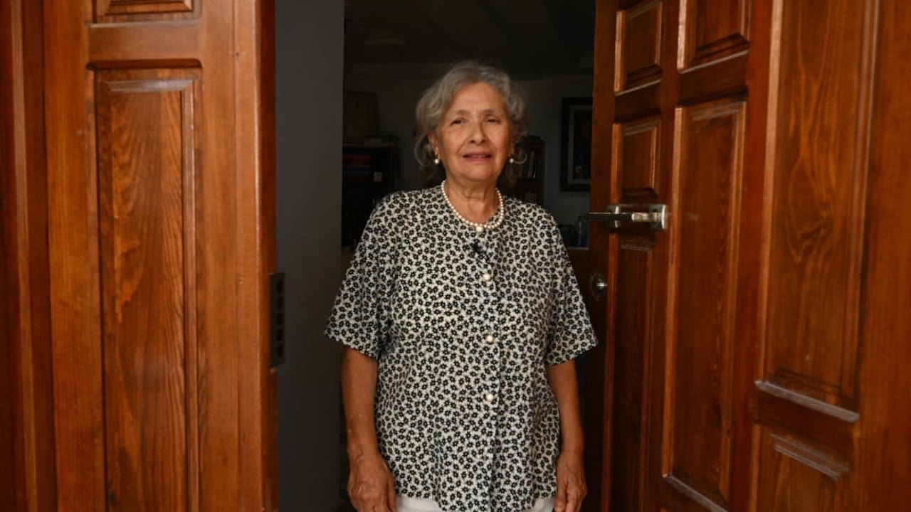 Sihem Bensedrine, figure de l'opposition tunisienne et ancienne présidente de l'IVD, photographiée à son domicile de Tunis.