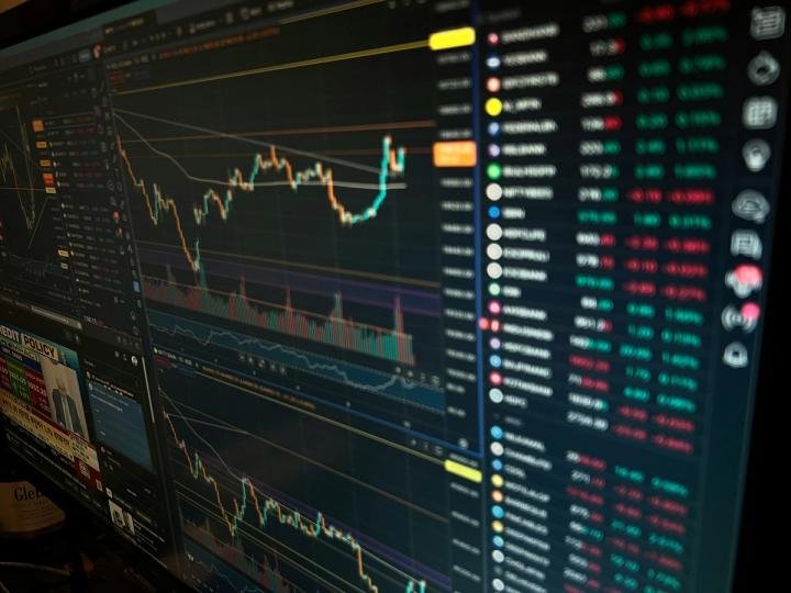 Bitcoin price chart showing a decline, with oil barrels in the background, symbolizing geopolitical impact.
