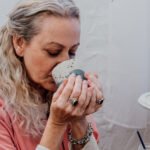 The Unseen Accelerator: How Your Blood Glucose Levels Dictate Your Brain's Age 4 A stylized image of a brain with intertwined glucose molecules, symbolizing the connection between blood sugar and cognitive health.