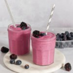 Unlock Your Day: The Ultimate Berry Smoothie for Stable Blood Sugar & Peak Muscle Performance 8 Vibrant berry pie smoothie in a glass, surrounded by fresh berries, spinach, and cauliflower, ready to be blended.