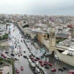 Casablanca lance un chantier de 15 MDH pour refaire ses façades 6 Vue aérienne de Casablanca avec des bâtiments aux façades fraîchement peintes, symbolisant le projet de rénovation urbaine.