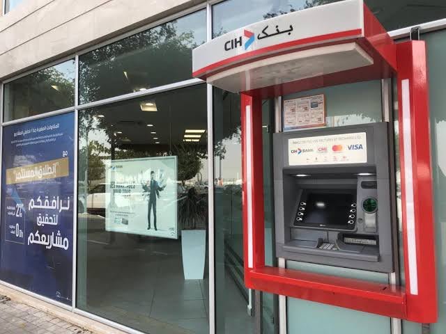 CIH Bank : Un Milliard de Dirhams pour une Nouvelle Ère Digitale et une Croissance Ambitieuse 7 Vue panoramique du siège moderne de la CIH Bank à Casablanca, symbolisant l'innovation et l'ambition de la banque marocaine.