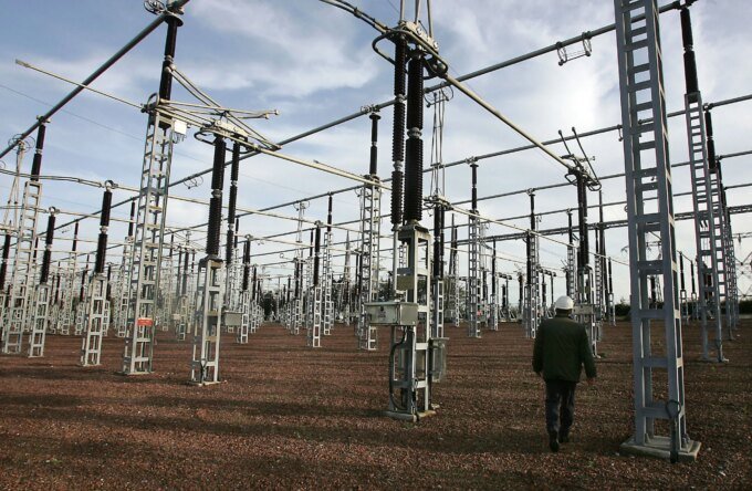 Graphique montrant l'évolution de la consommation électrique au Maroc, avec un pic historique atteint en juillet 2023, symbolisant la forte demande énergétique.
