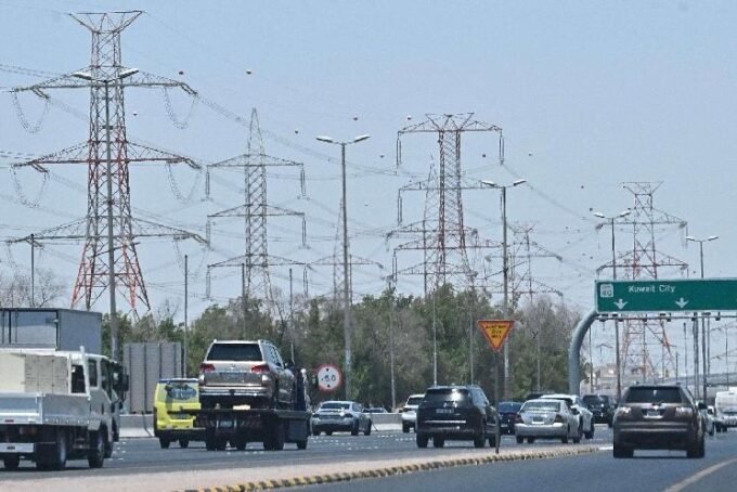 صورة تجمع لقطات متنوعة من الأخبار العالمية والعربية، تعكس التنوع في الأحداث السياسية والرياضية والقضائية.
