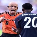 الحكم الدولي الأردني أدهم المخادمة في مباراة بكأس العالم