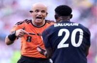 الحكم الدولي الأردني أدهم المخادمة في مباراة بكأس العالم