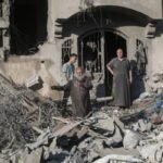 صورة بانورامية لقطاع غزة تظهر آثار الدمار وجهود إعادة الإعمار، مع التركيز على الأمل في مستقبل أفضل.