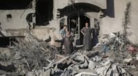 صورة بانورامية لقطاع غزة تظهر آثار الدمار وجهود إعادة الإعمار، مع التركيز على الأمل في مستقبل أفضل.