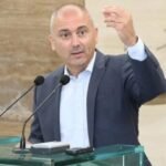 إيلي محفوض يحذر: زمن الاستثناءات انتهى وعلى 'التنظيم المسلح' تسليم سلاحه فوراً 8 إيلي محفوض، رئيس حركة التغيير، يتحدث عن ضرورة تسليم السلاح في لبنان