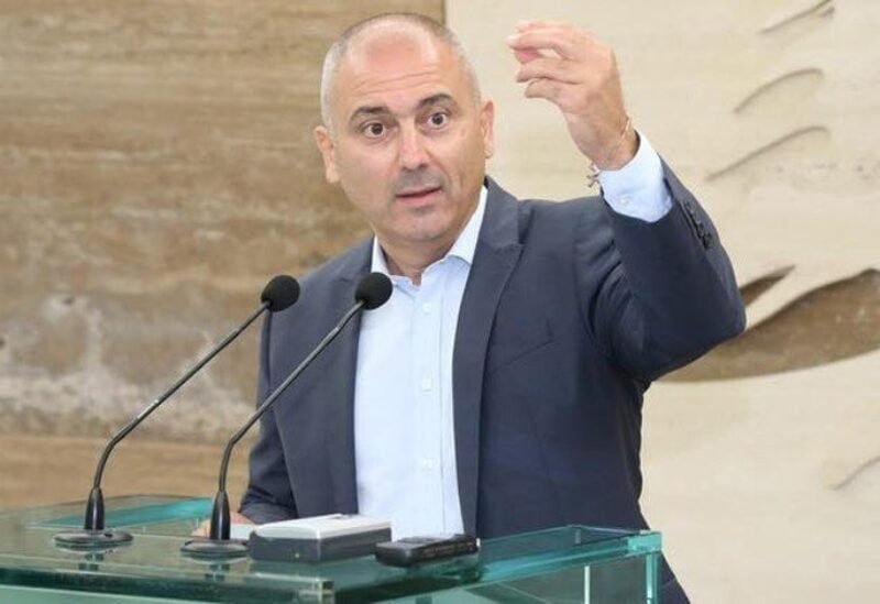إيلي محفوض يحذر: زمن الاستثناءات انتهى وعلى 'التنظيم المسلح' تسليم سلاحه فوراً 3 إيلي محفوض، رئيس حركة التغيير، يتحدث عن ضرورة تسليم السلاح في لبنان