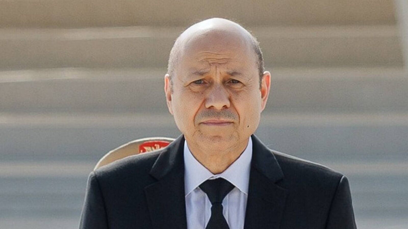 الرئيس العليمي يدعو لتوحيد الصفوف واستئناف تصدير النفط لإنهاء الأزمة اليمنية 3 الرئيس اليمني رشاد العليمي يلقي خطابًا حول الوضع في البلاد