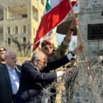 صورة لرئيس الوزراء نواف سلام يغرس علماً لبنانياً في بلدة زوطر الغربية