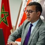 الترحال السياسي في المغرب: أزمة ثقة وتحديات ديمقراطية 6 صورة توضيحية لسياسيين يتنقلون بين أحزاب مختلفة في المغرب، تعكس ظاهرة الترحال السياسي.