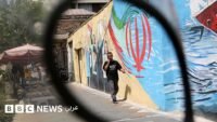 الرئيس الإيراني مسعود بيزشكيان يرحب برئيس الوزراء العراقي علي الزيدي في طهران وسط تصاعد التوترات الإقليمية.