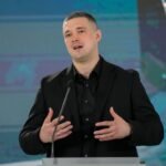 وزير الدفاع الأوكراني السابق ميخايلو فيدوروف يتحدث للصحفيين في كييف، أوكرانيا، يوليو 2026.