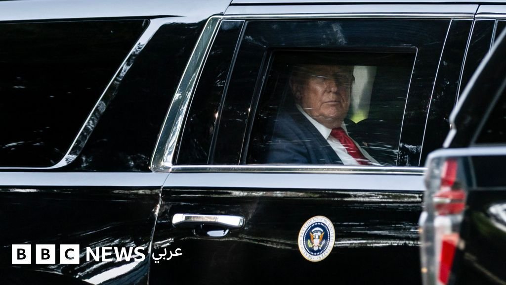 الرئيس الأمريكي دونالد ترامب يتحدث في مؤتمر صحفي