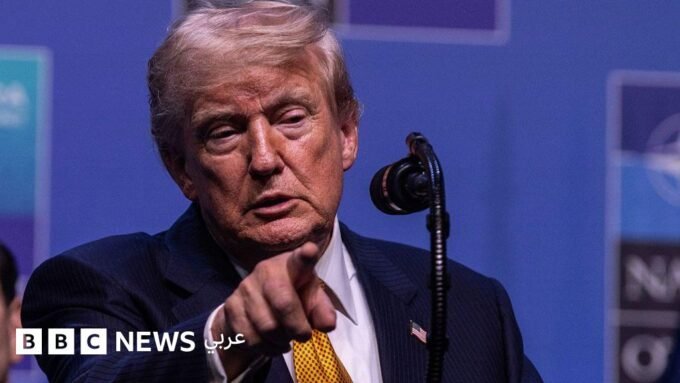 تصعيد غير مسبوق: واشنطن تضرب إيران لليلة ثالثة وطهران تردّ باستهداف قواعد أمريكية في الكويت 9 الرئيس الأمريكي دونالد ترامب يتحدث، مع تعليق يشير إلى أن واشنطن كانت تحمي مضيق هرمز.