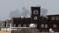 صورة لدخان يتصاعد من مطار صنعاء الدولي بعد غارات جوية