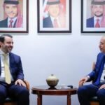 صورة توضيحية لوزيري خارجية الأردن وسوريا خلال محادثات دبلوماسية حول قضايا المنطقة.