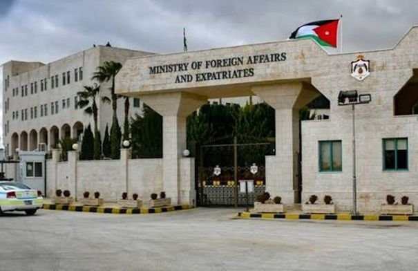 وزير الخارجية الأردني أيمن الصفدي ونظيره الصومالي عبدالسلام عبدي علي خلال اتصال هاتفي