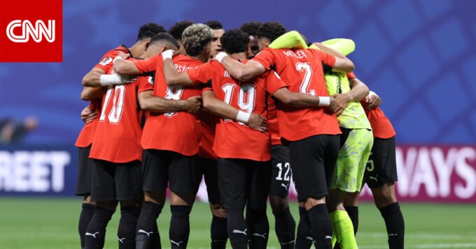 صورة لمنتخب مصر لكرة القدم يحتفل بإنجاز تاريخي في كأس العالم