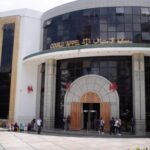 إيداع "شرطي ملاباطا" المزيف السجن: تحقيق معمق يكشف أبعاد قضية انتحال صفات أمنية بطنجة 6 صورة تظهر أصفاد ومسدس بلاستيكي وجهاز اتصال لاسلكي، أدوات استخدمها منتحل صفة شرطي في طنجة.