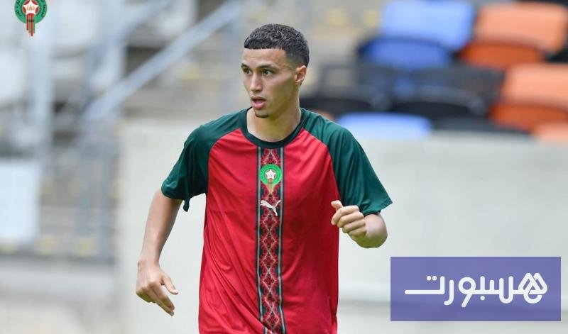 صورة للاعب كرة القدم المغربي بلال الخنوس في زي المنتخب الوطني