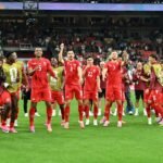احتفال لاعبي منتخب سويسرا بعد تأهلهم إلى دور الـ16 في كأس العالم.