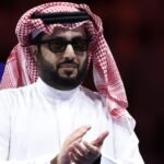 صورة مركبة تظهر تركي آل الشيخ يتحول إلى حسام حسن، مع إشارة إلى بيب غوارديولا، بعد تأهل منتخب مصر.