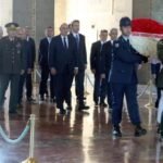 الرئيس اللبناني جوزاف عون يضع إكليلاً من الزهر في ضريح مصطفى كمال أتاتورك بأنقرة.