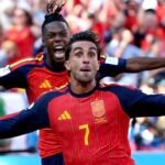 إسبانيا تتوج بكأس العالم 2026 بعد فوز دراماتيكي على الأرجنتين في نهائي نيويورك 8 احتفال لاعبي المنتخب الإسباني بكأس العالم 2026 بعد الفوز على الأرجنتين في النهائي.