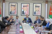 وزير الإدارة المحلية المهندس وليد المصري ورئيس اللجنة الإدارية النيابية خليفة الديات خلال مناقشة قانون الإدارة المحلية.
