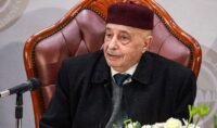 صورة تظهر عقيلة صالح وعبد الحميد الدبيبة، أو خريطة ليبيا، أو شعار الأمم المتحدة، تعكس المشهد السياسي الليبي.