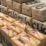 صورة تظهر عناصر الدرك الملكي أثناء عملية حجز المخدرات والمعدات المستخدمة في التهريب بمنطقة وجدة.