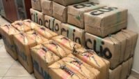 صورة تظهر عناصر الدرك الملكي أثناء عملية حجز المخدرات والمعدات المستخدمة في التهريب بمنطقة وجدة.