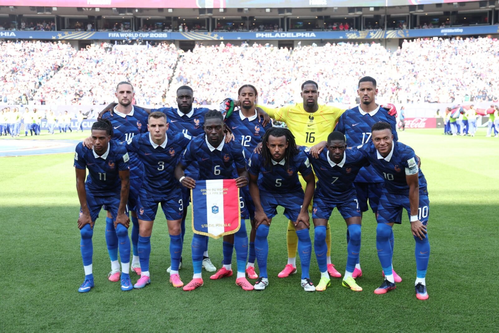 صورة تجمع لاعبي المنتخب الفرنسي والمغربي قبل مباراة كأس العالم 2026