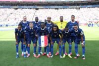 صورة تجمع لاعبي المنتخب الفرنسي والمغربي قبل مباراة كأس العالم 2026