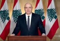 صورة للرئيس اللبناني ميشال عون يتحدث في مؤتمر صحفي