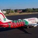 Un avion de Royal Air Maroc avec le logo de la compagnie, symbolisant les vols supplémentaires vers les États-Unis pour les supporters des Lions de l'Atlas.