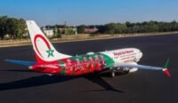 Un avion de Royal Air Maroc avec le logo de la compagnie, symbolisant les vols supplémentaires vers les États-Unis pour les supporters des Lions de l'Atlas.